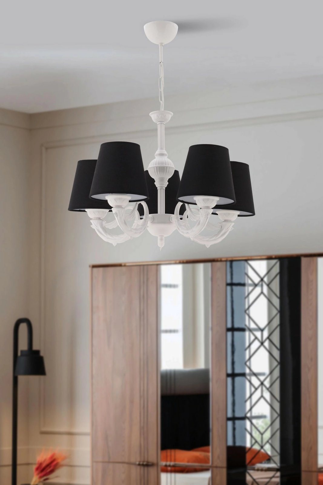 Llambadar Opviq, Fiona, i zi dhe i bardhë