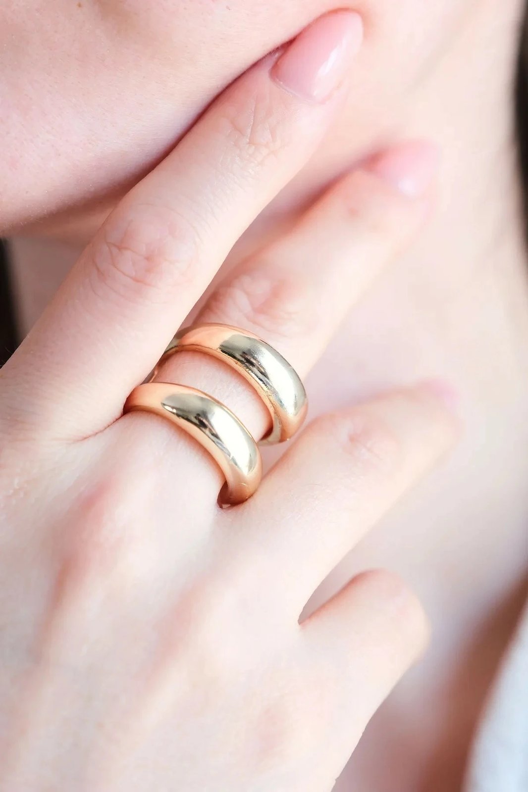 Unazë prej bronzi, ngjyrë ari, me gur zirkoni, Jumeon