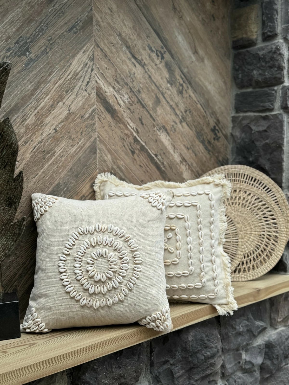 Jastëk dekorativ me mbulesë, ngjyrë bezhë, detaje guackash, Evila Originals, Den004, 43x43cm