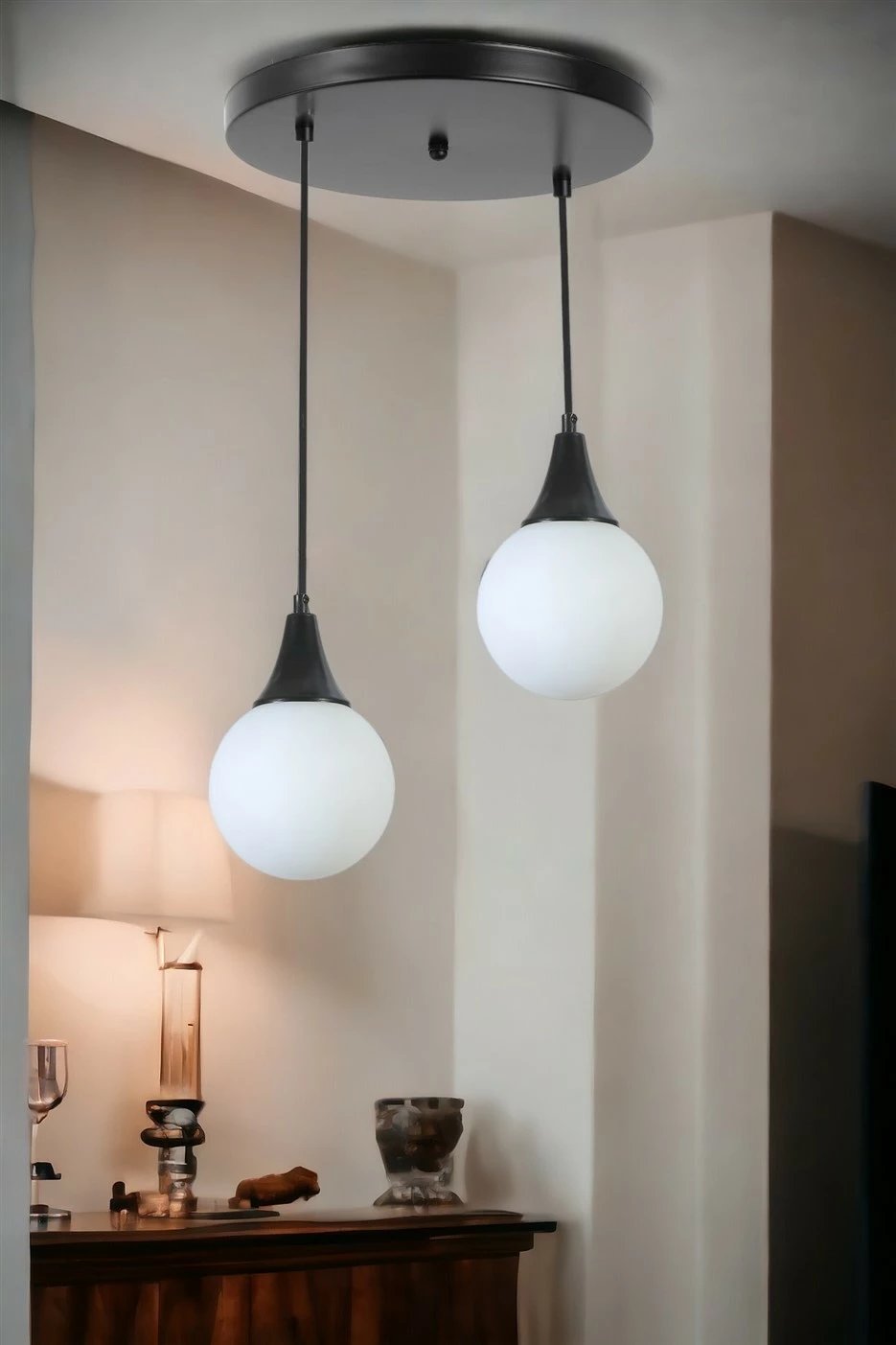 Llambë tavani Opviq Afra 2, metal i zi, kapak qelqi i bardhë, 25x70cm