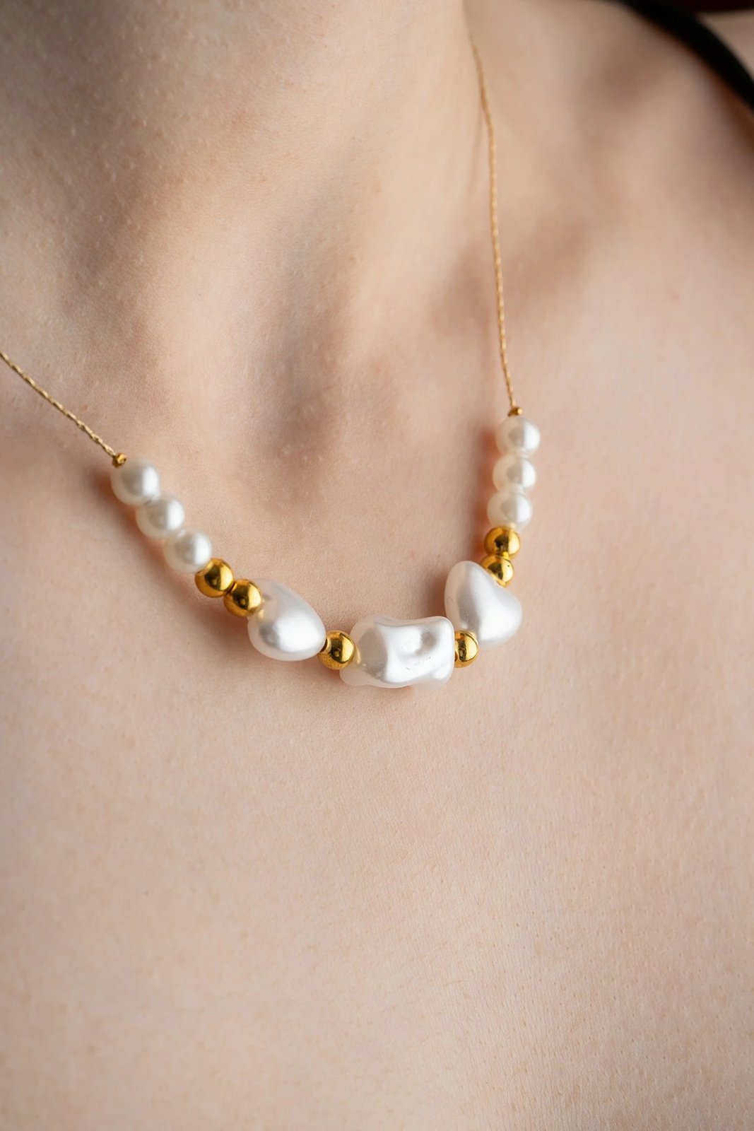 Varëse qafe Jumeon, B237701, ngjyrë ari dhe e bardhë