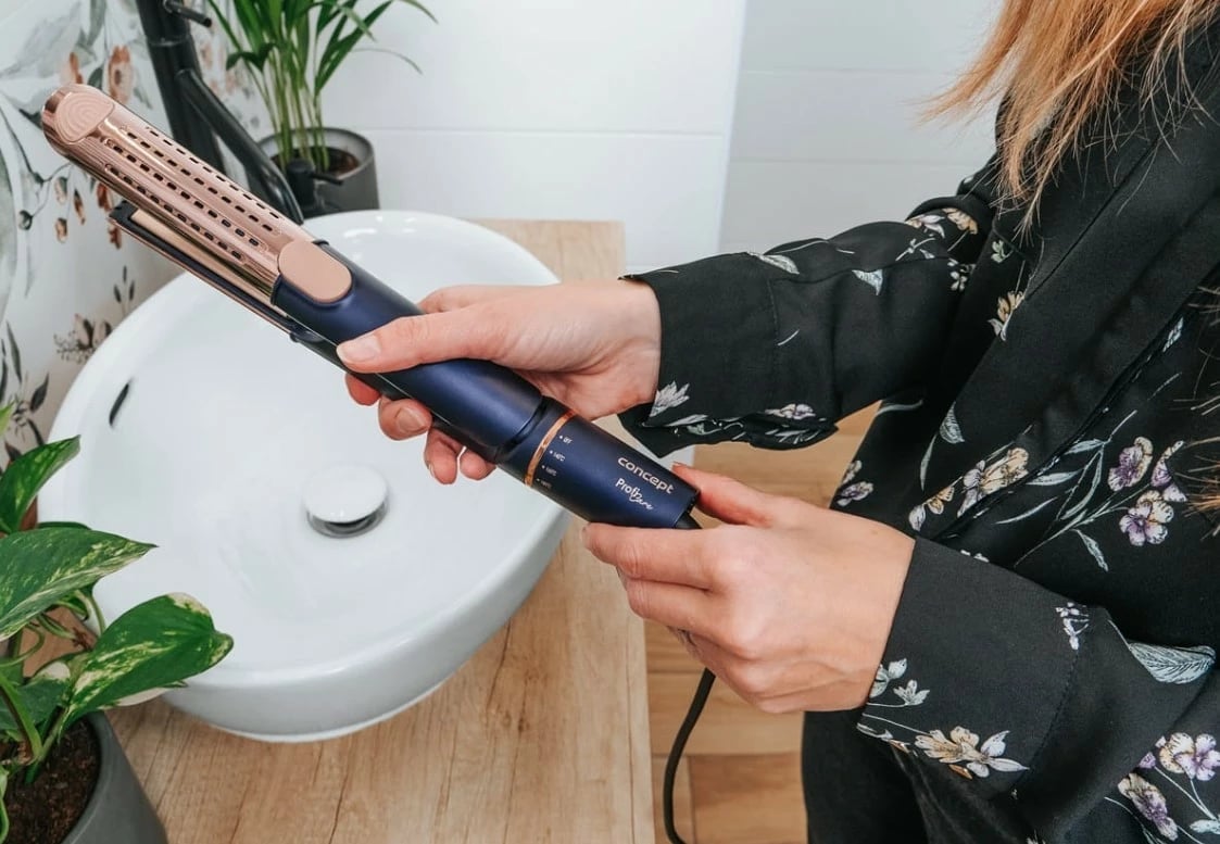 Drejtues flokësh, Concept, VZ8100, CoolAir, 140–220°C, pllaka qeramike, kabllo 2.5 m, blu navy/rozë gold, me kapak rezistent nxehtësisë dhe çantë