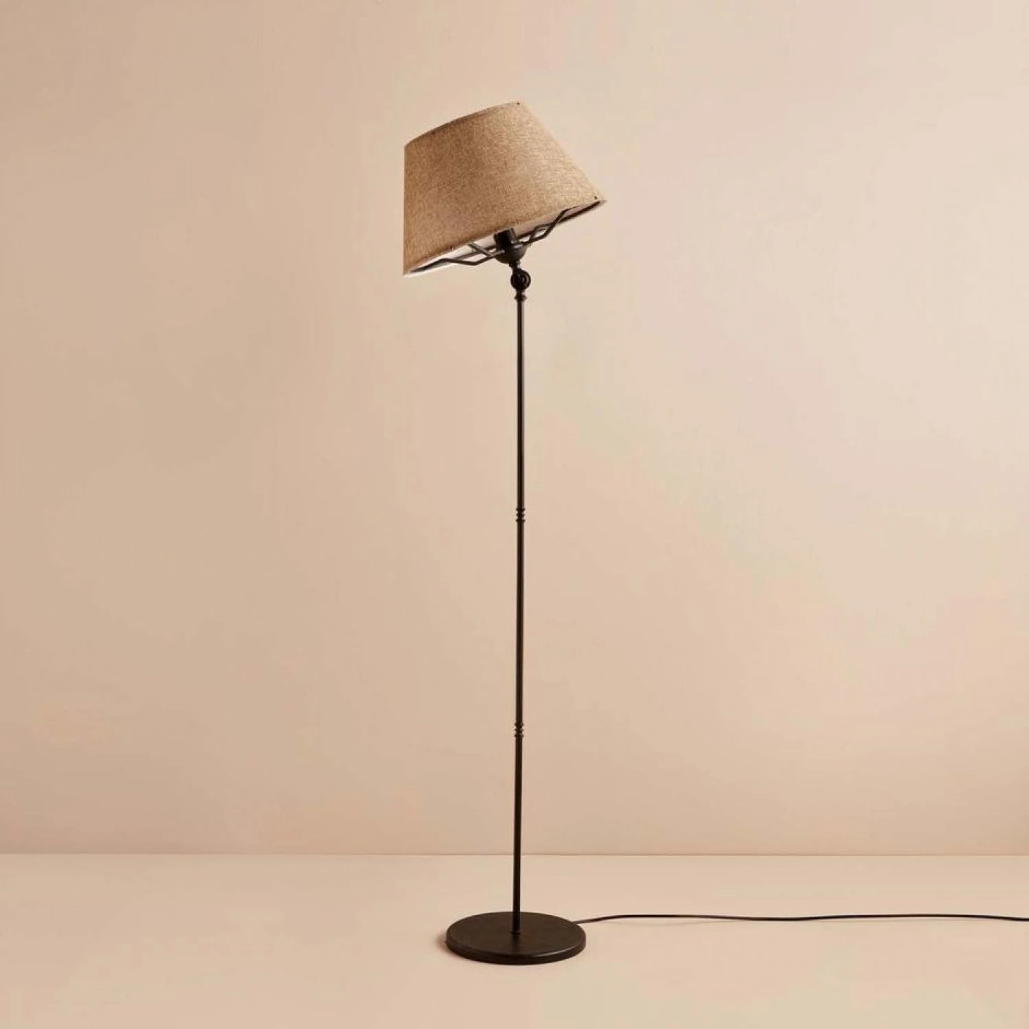 Llambë dyshemeje Opviq, AYD-3482, bezhë dhe e zezë