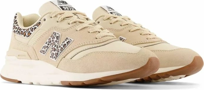 Këpucë New Balance për femra, ngjyrë krem
