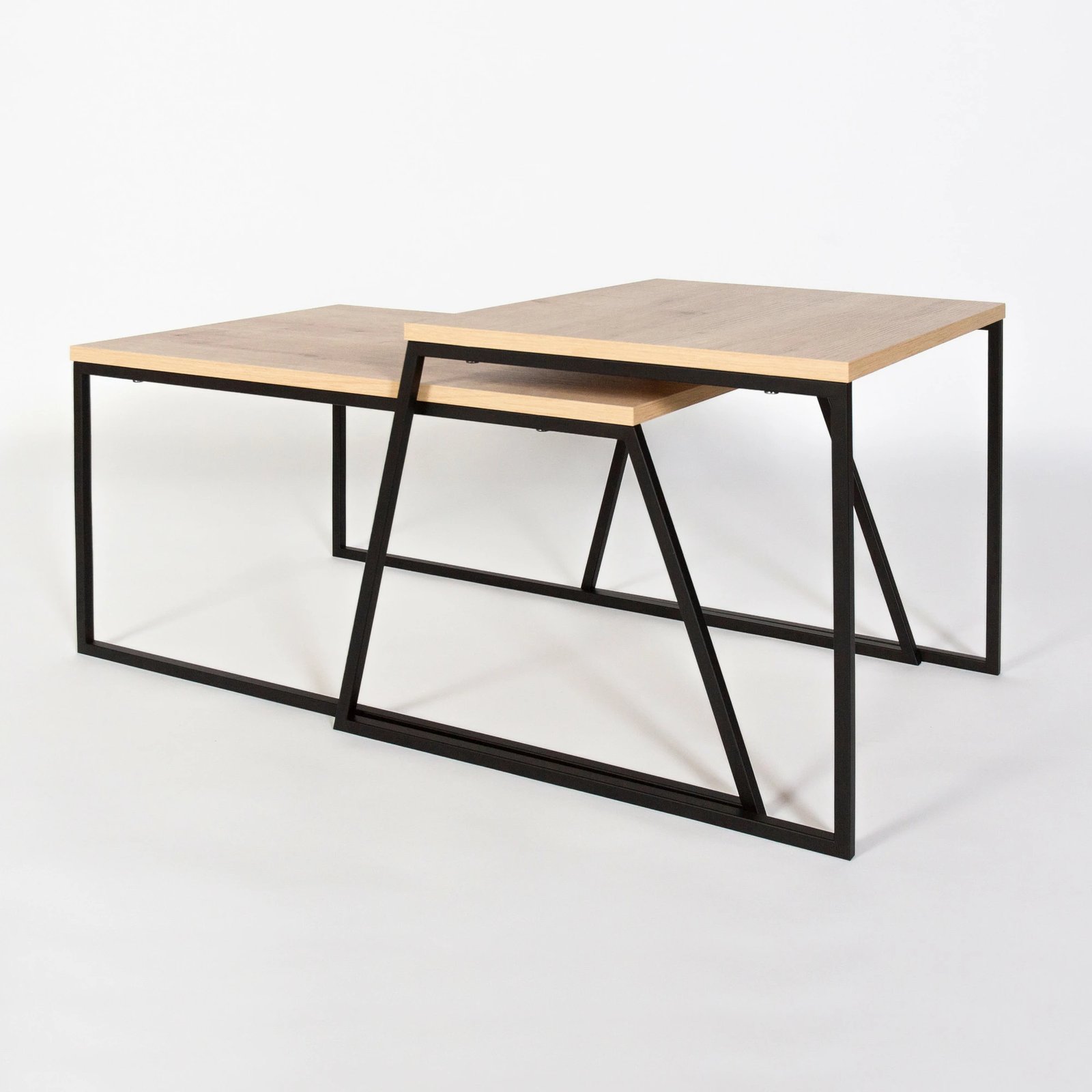 Set tavolinash kafeje Skye Decor, ngjyrë lisi dhe e zezë, palë