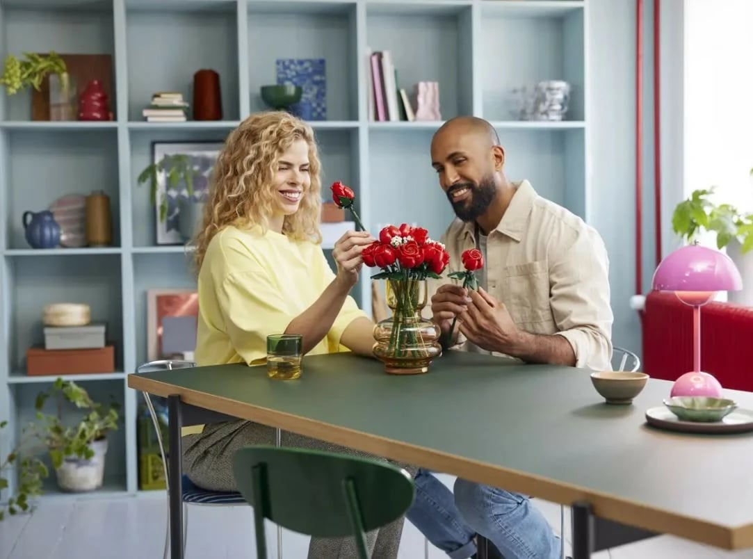 Set ndërtimi LEGO Icons Bouquet of Roses 10328, 822 pjesë, plastikë