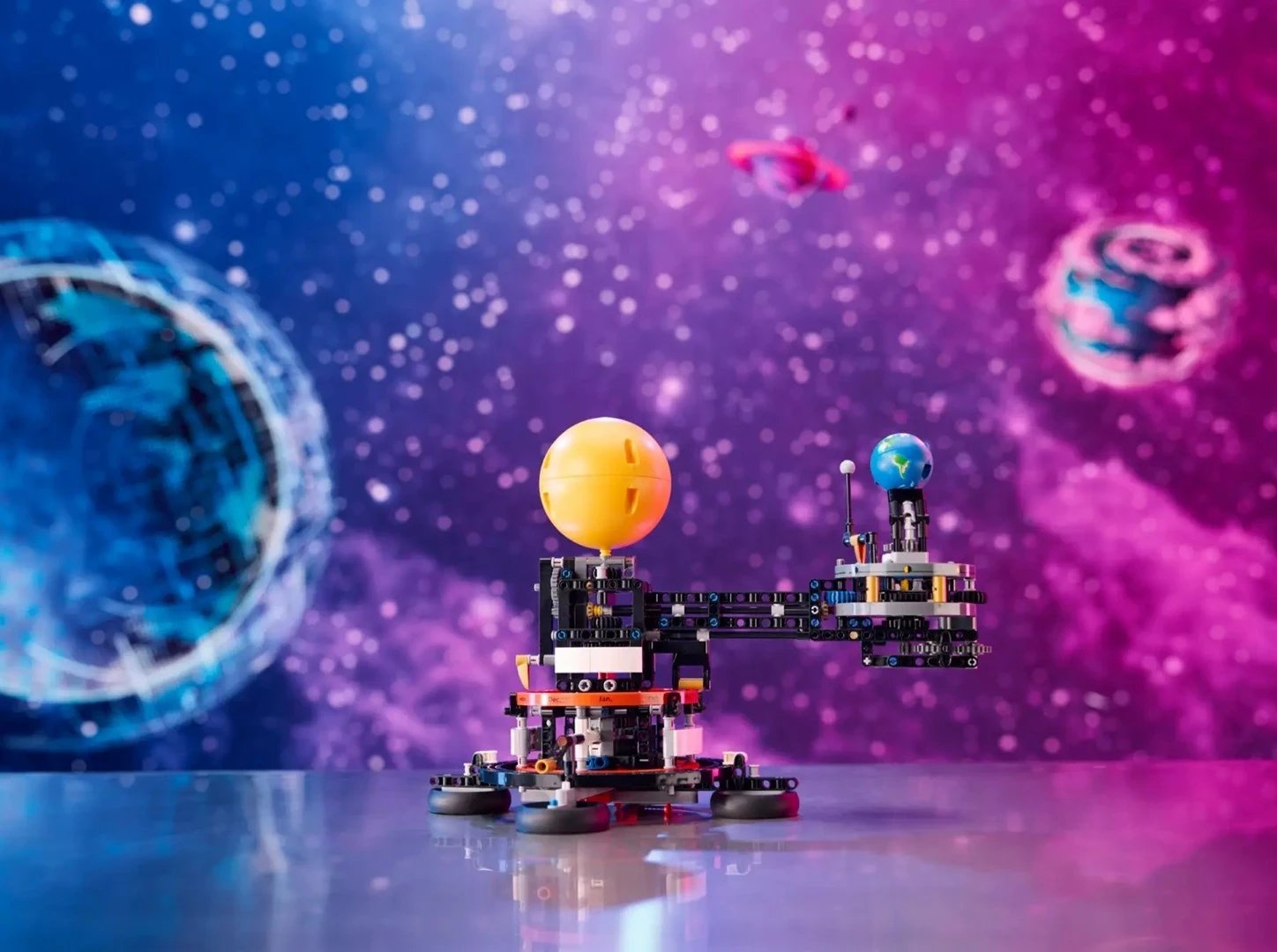 Set LEGO TECHNIC 42179 Planet Earth and Moon in Orbit