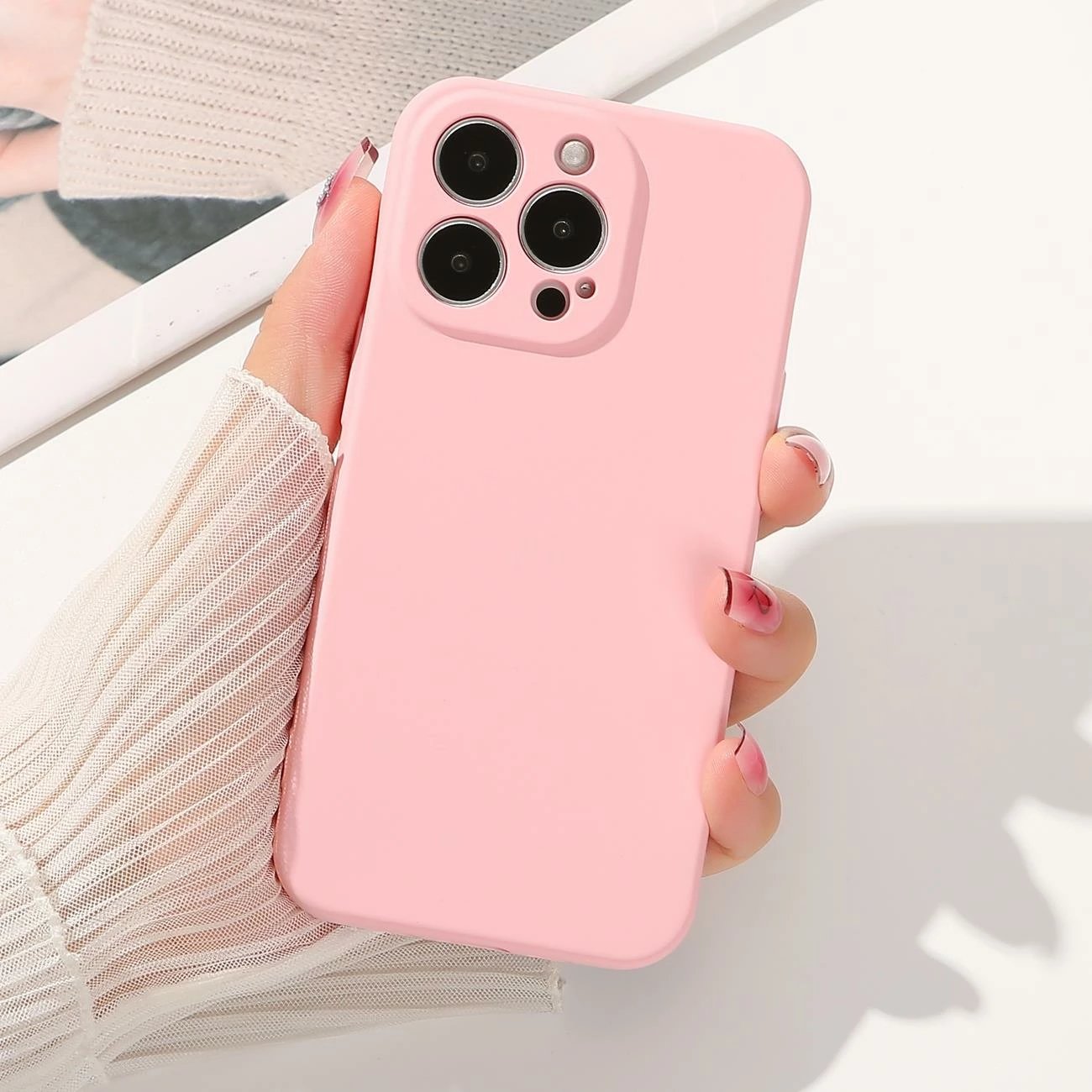 Mbështjellës silikoni Hurtel për iPhone 14 Plus, bezhë
