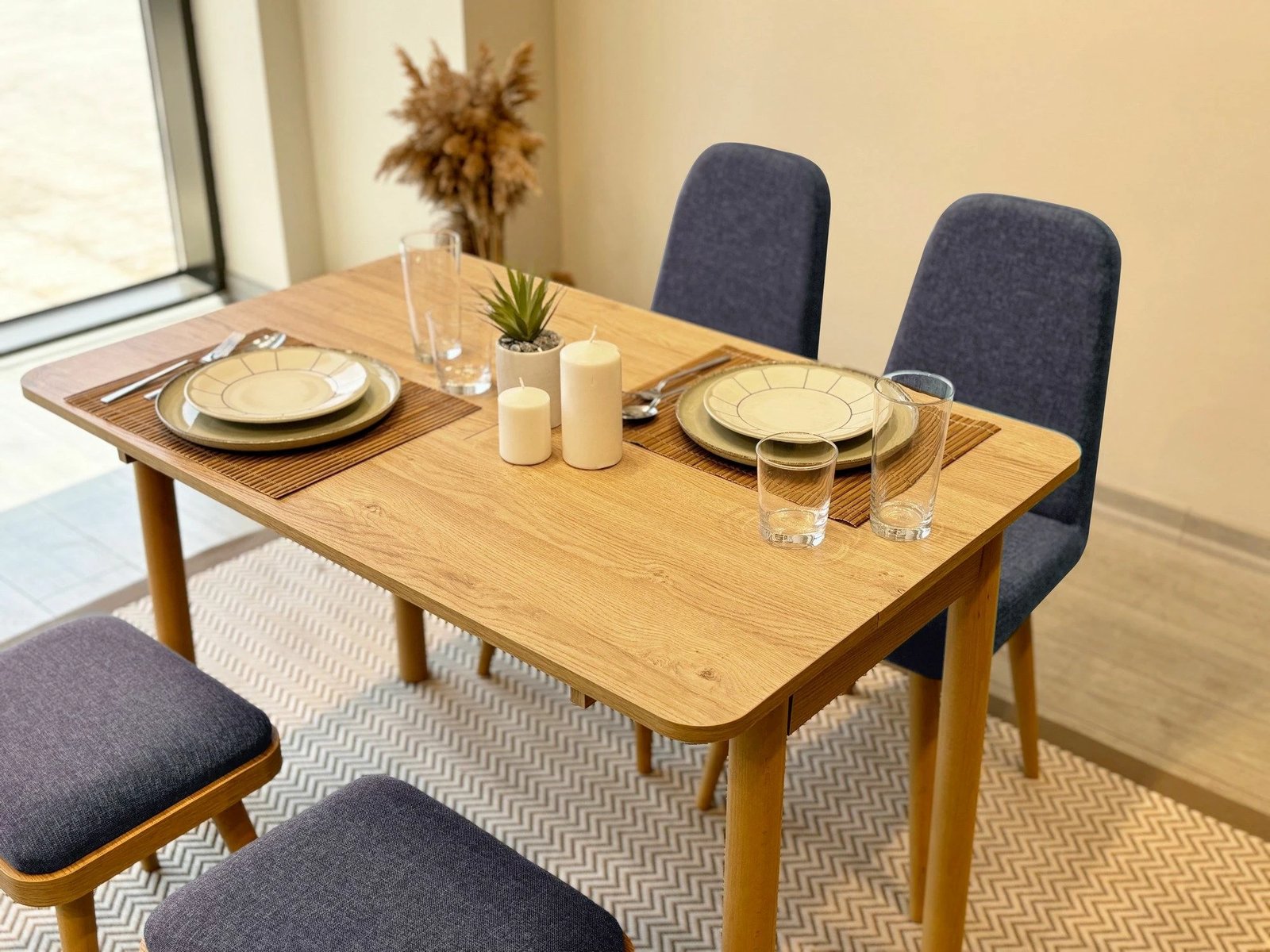 Tavolinë me karrige, zgjatshme, 5 pjesë, ngjyrë lisi dhe kaltër e errët, Vina Mini 02 1048