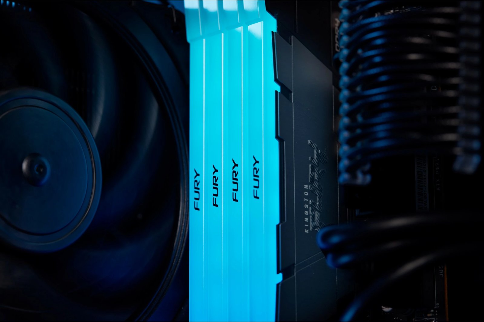 RAM Memorje Kingston FURY Renegade RGB 64GB (4x16GB) 3600MT/s DDR4 RAM Memorje Kingston FURY Renegade RGB 64GB (4x16GB) 3600MT/s DDR4