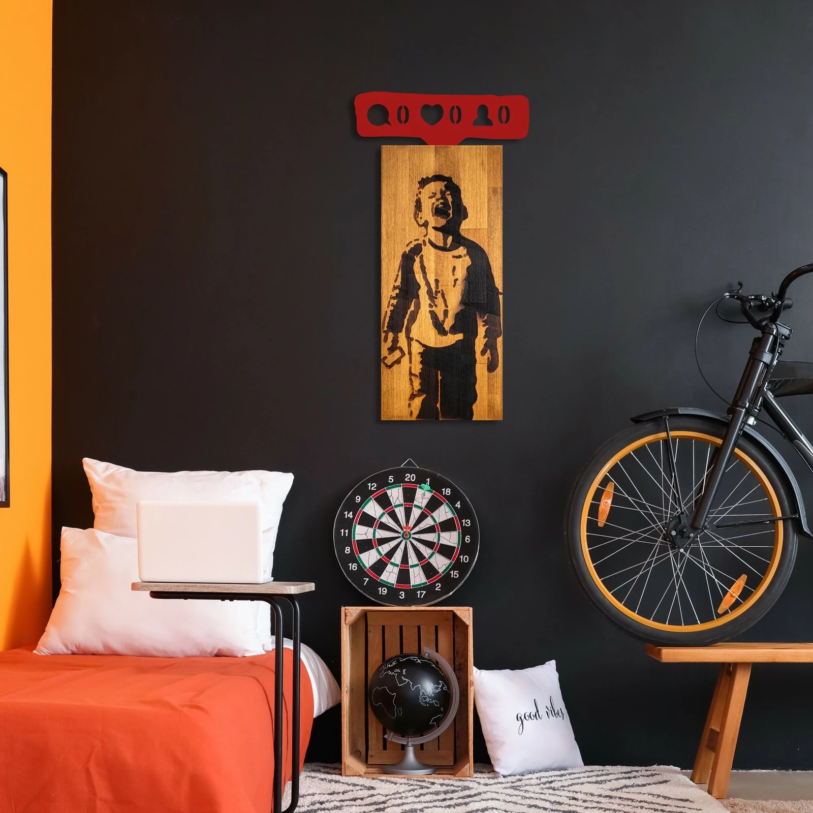 Aksesor dekorativ prej druri për mur, Banksy - Crying Boys, ngjyrë arre dhe e kuqe, 36x69x3cm