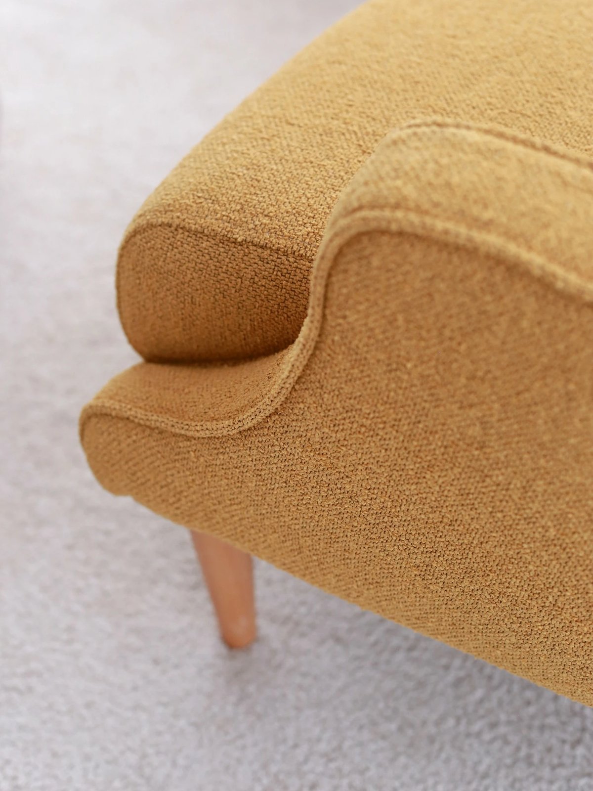 Karrige wing Atelier del Sofa, ngjyrë mustard, Klam