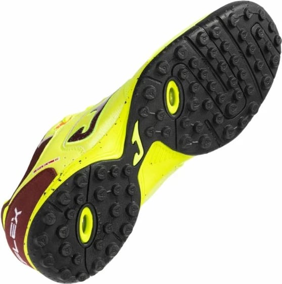 Atlete futbolli Joma, të verdha