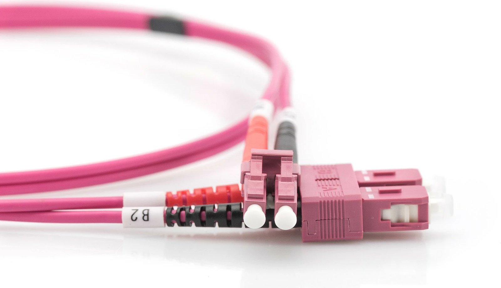 Kabllo optik Digitus OM4 patch cord, LC në SC, 2m, vjollcë