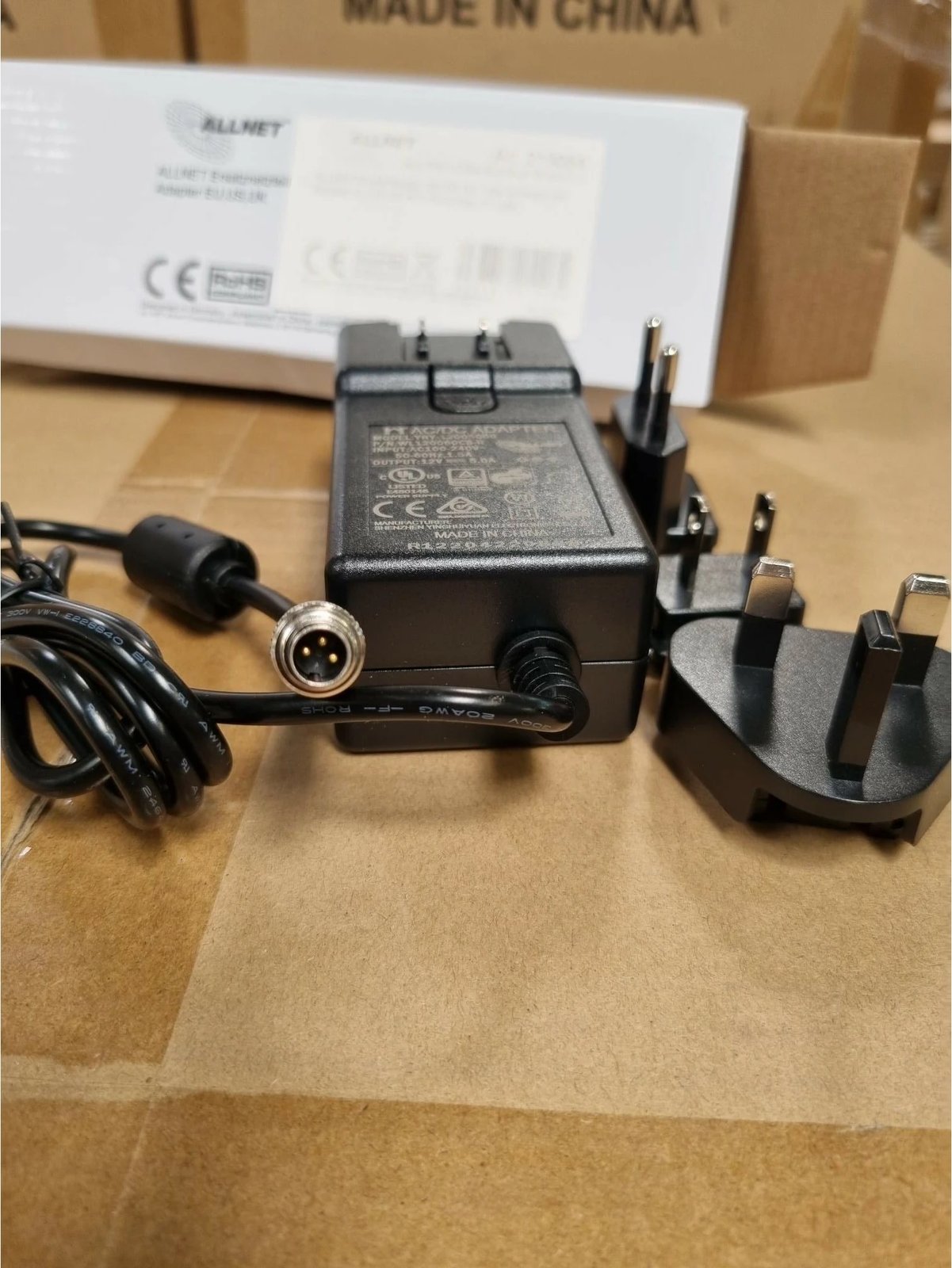 Adapter ALLNET 12V/5A, EU/US/UK, i zi