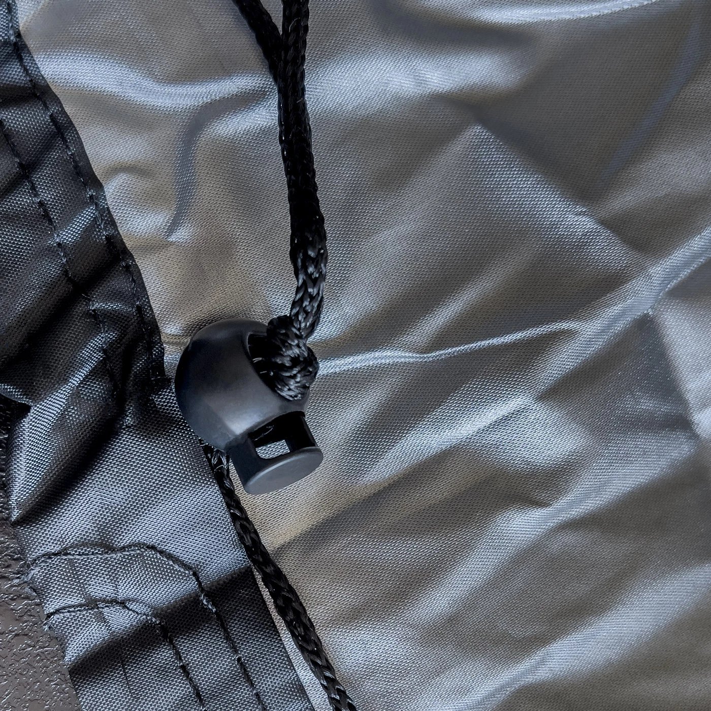 Mbulesë shumëfunksionale Hurtel XXL për grilë, biçikletë, motoçikletë, mobilie kopshti, e zezë