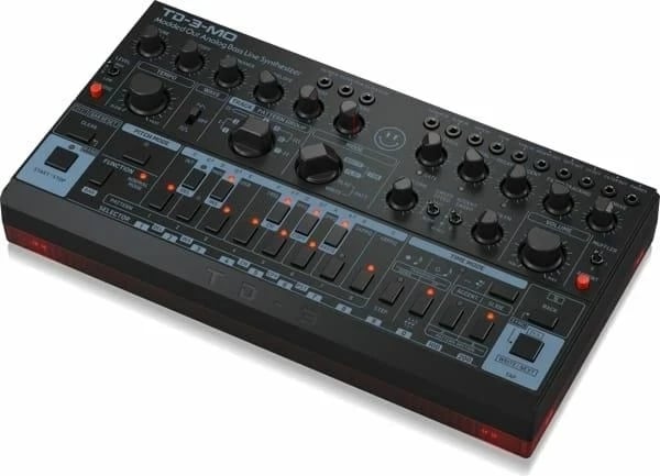 Sintetizator Behringer TD-3-MO, i zi