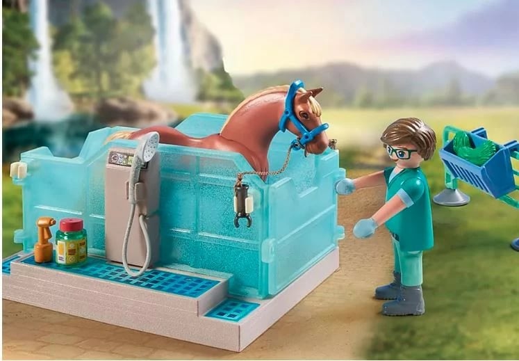 Set lodrash Playmobil Horses of Waterfall 71352 me figura kuajsh dhe klinikë veterinare, shumëngjyrëshe