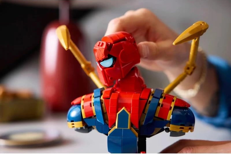Set LEGO Marvel Iron Spider-Man bust