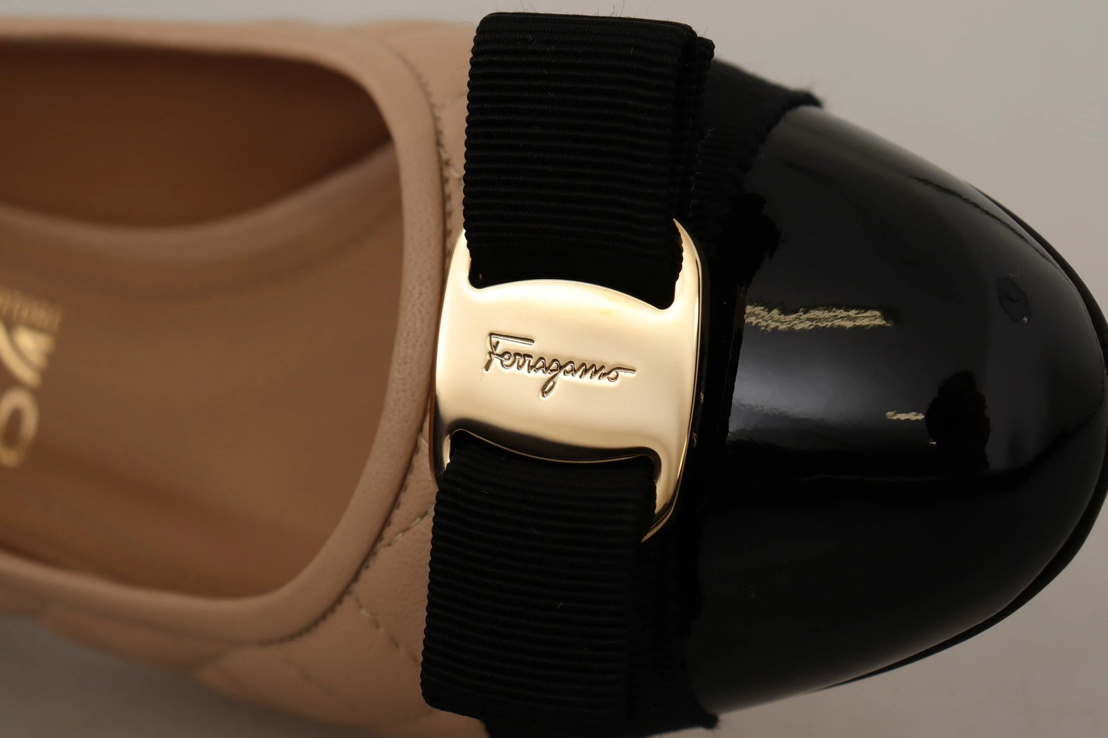 Këpucë për femra Salvatorre Ferragamo, të kafta