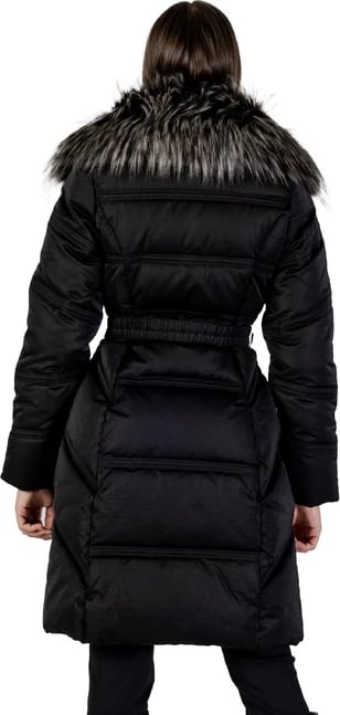 jakne Guess femra e zezë