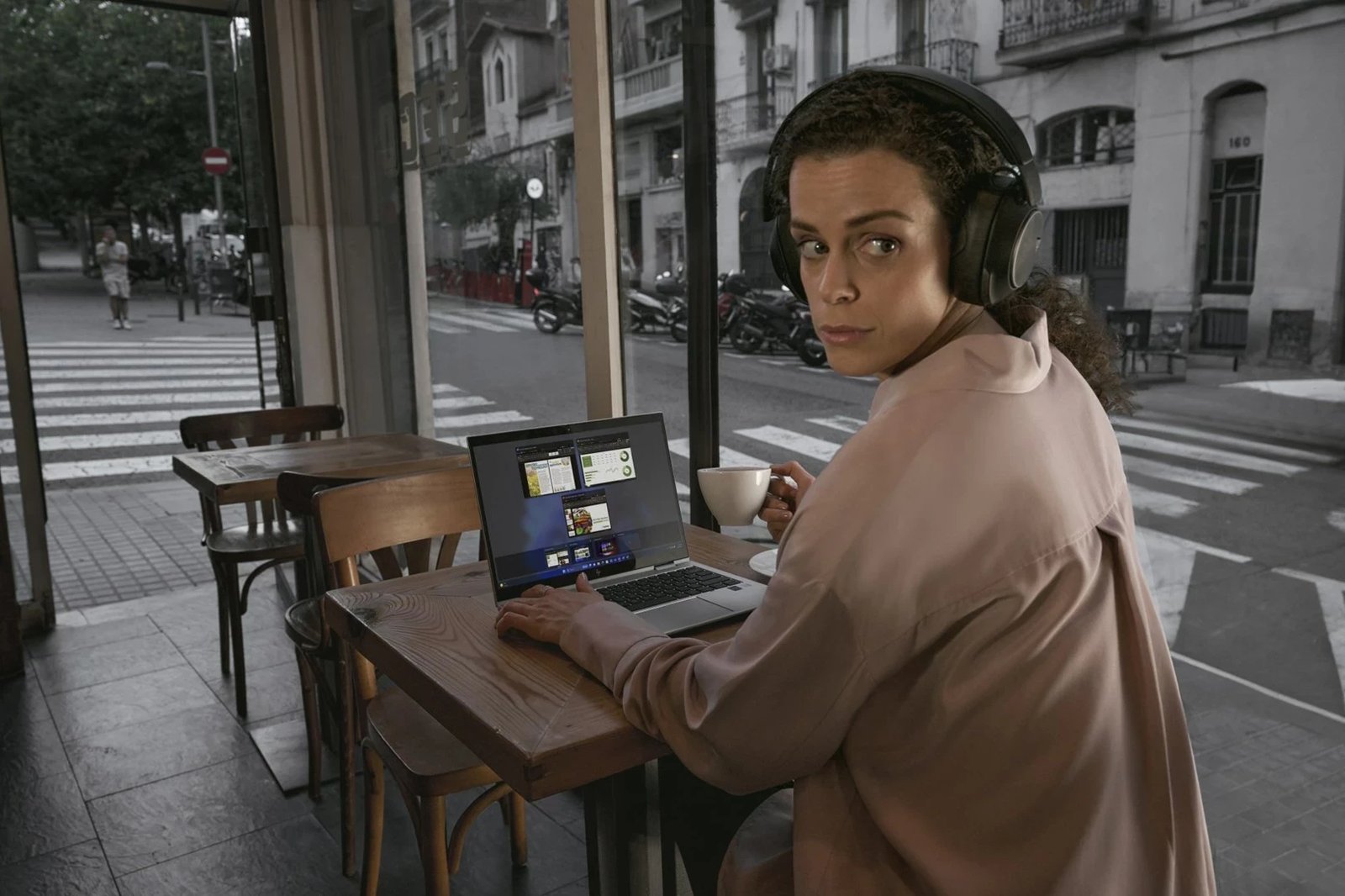 Laptop HP EliteBook 840 G11, 14", Intel Core Ultra 7 155U, 32 GB RAM, 1 TB SSD, Windows 11 Pro, Argjendtë