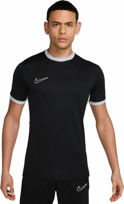 Maicë për meshkuj Nike, e zezë