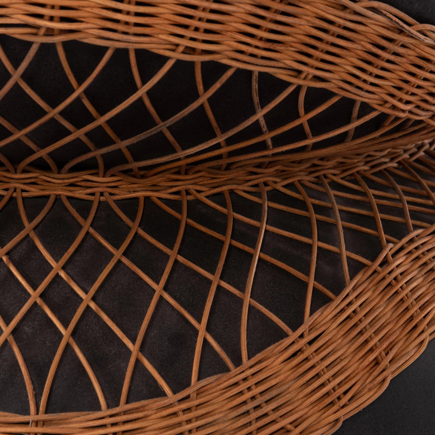 Tavolinë e ulët rrumbullake ANNA, fibër-cement, e zezë, ratan natyral, FH18157.01, 92x44.5cm