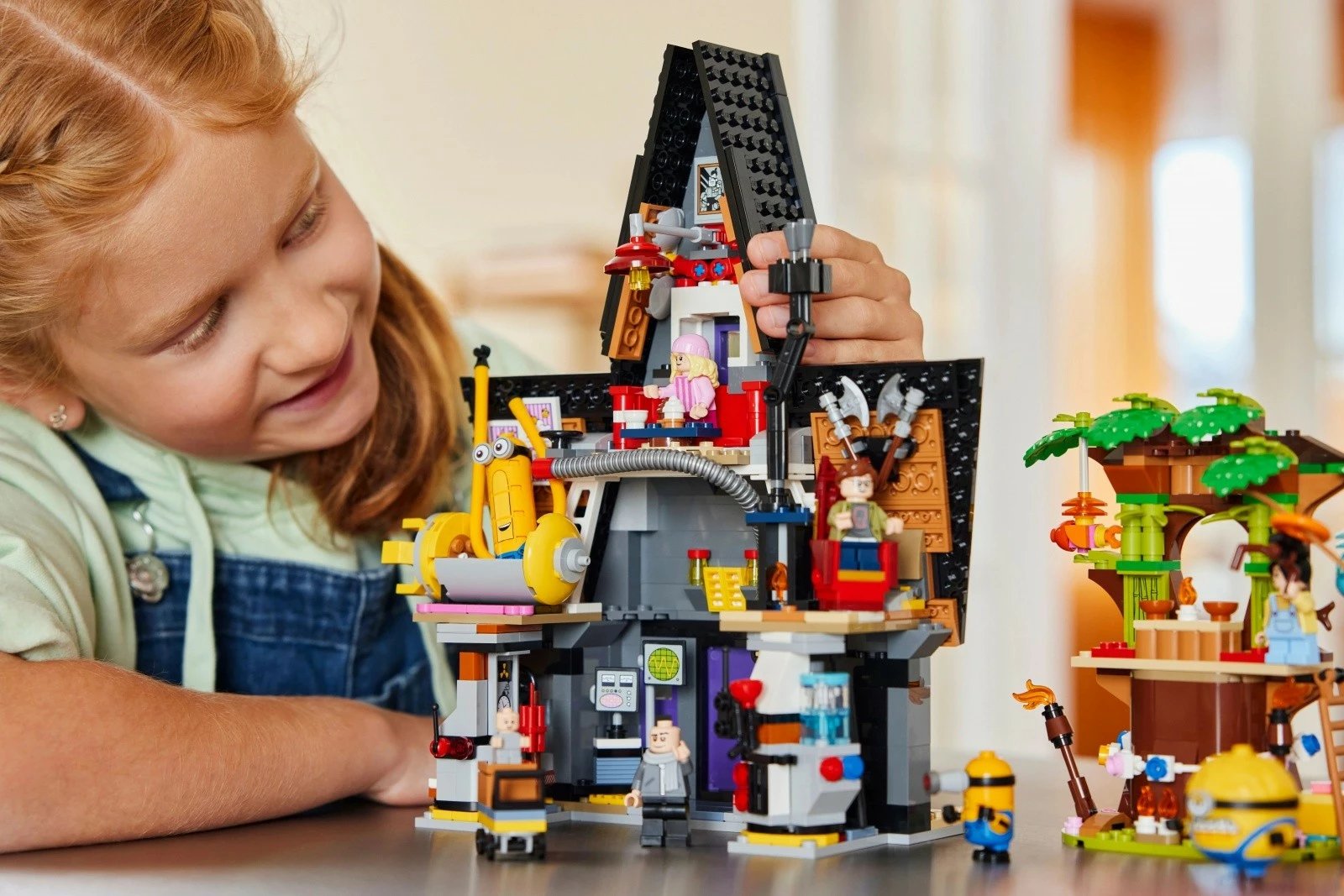 Set LEGO Minions Gru's Family Residence 75583, 868 pjesë, plastikë, për fëmijë, shumëngjyrësh