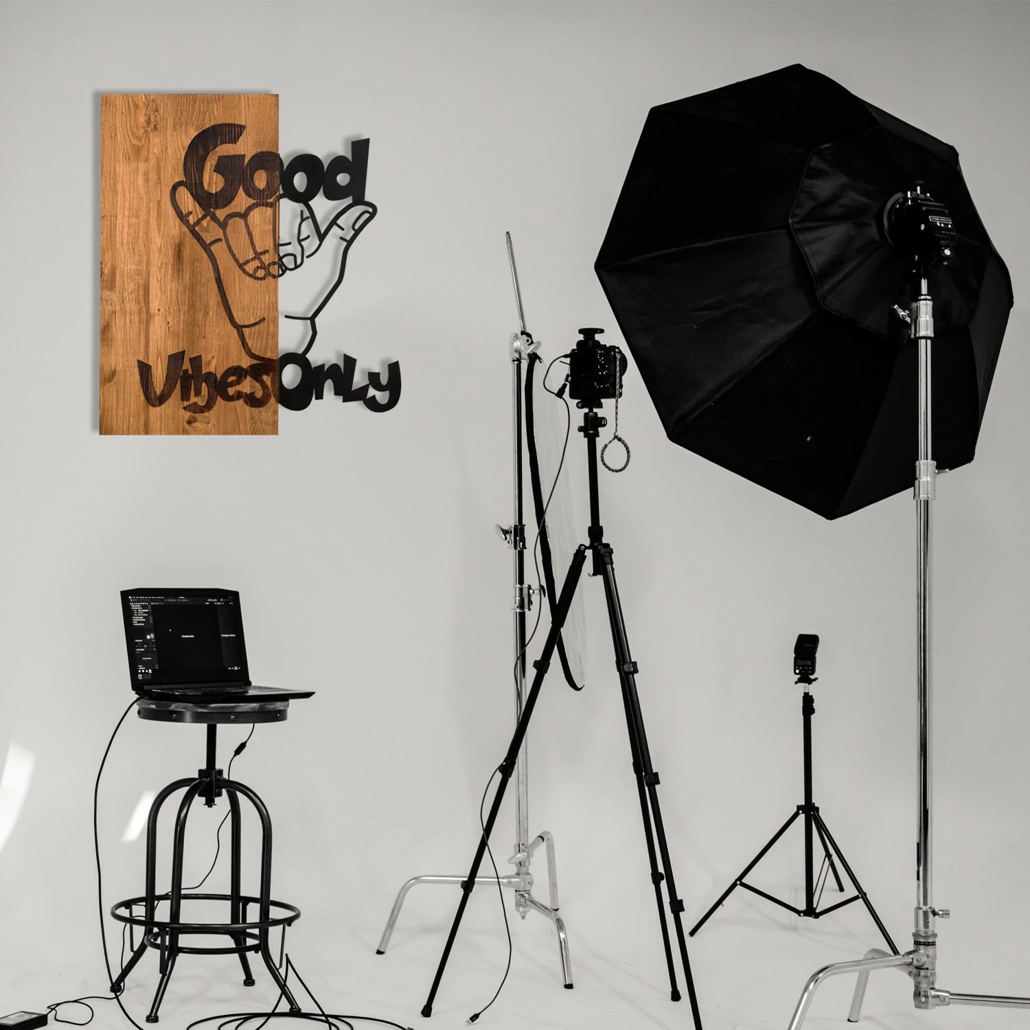 Aksesor dekorativ për mur, dru, Wallity, Good Vibes Aksesor dekorativ për mur, dru, Wallity, Good Vibes