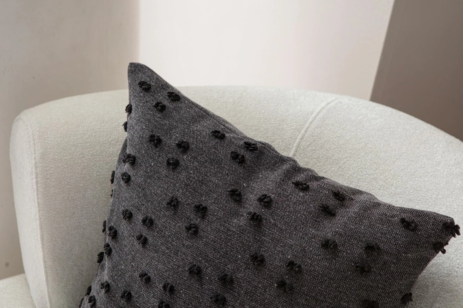 Jastëk mbulesë, ngjyrë e zezë, Evila Originals, Tuffet v8, 43x43cm