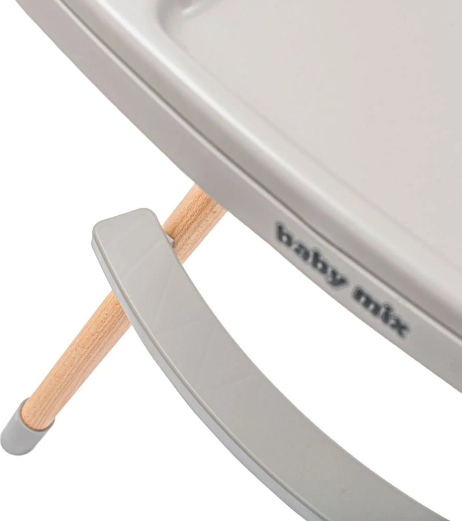 Karrige e lartë ushqimi për bebe Baby Mix Freja, tabaka e dyfishtë e rregullueshme, rrip 5‑pikësh, e kthyeshme në karrige të ulët, këmbë druri, gri e errët