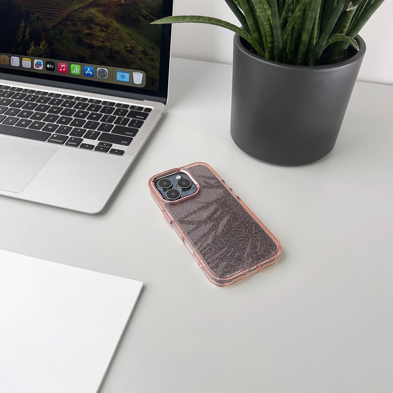 Mbështjellës Hurtel Glitter Case për iPhone 16 Pro Max, rozë me shkëlqim
