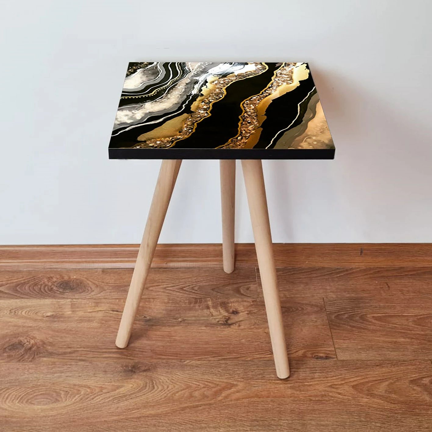 Tavolinë anësore Skye Decor, ngjyrë ari, e zezë, Shp109