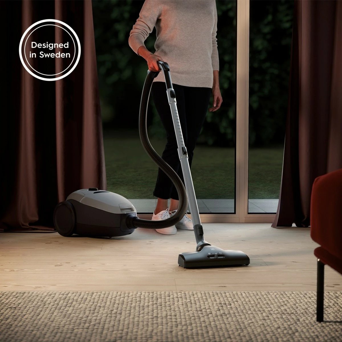 Fshesë me korrent me qese, Electrolux Pure D8 PD82-4MG SILENCE, 600W, 3.5L, HEPA, rreze 12 m, 57 dB, gri, me aksesorë