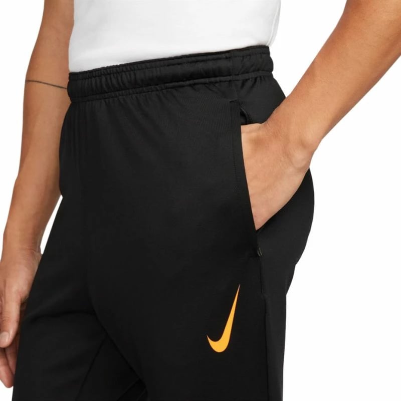 Pantallona sportive për meshkuj Nike, të zeza
