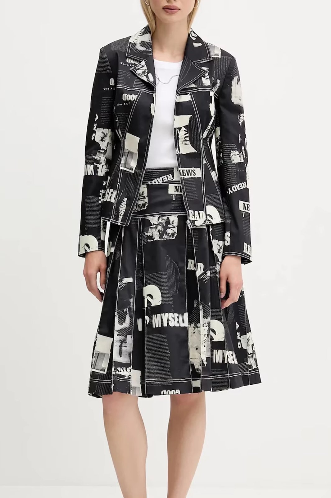 Jakne sportive DESIGUAL femra, e zezë