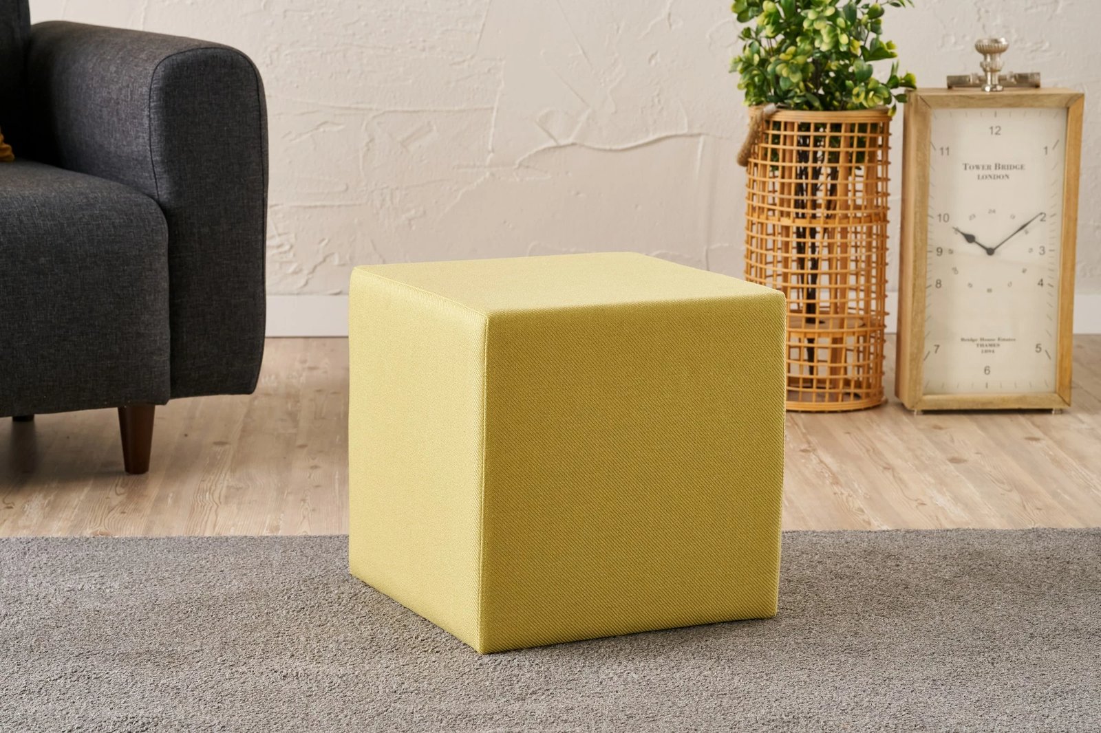 Puf i verdhë, Atelier del Sofa, Asos