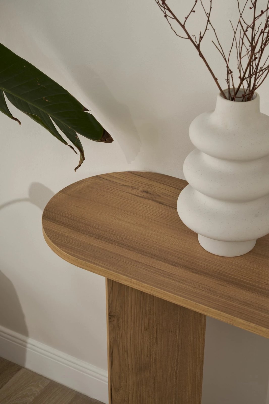 Komodë anësore Nordure, Sira, ngjyrë lisi