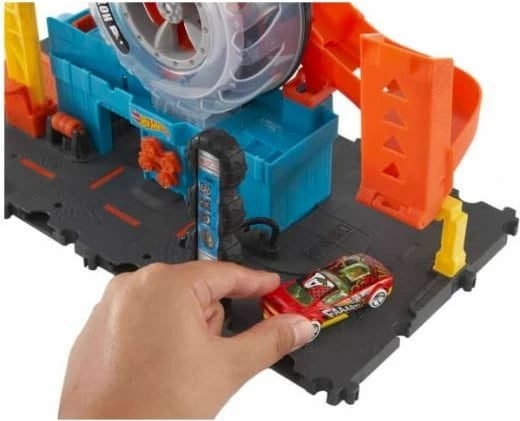 Set lodrash Hot Wheels City Super Twist Tire Shop, me një makinë, shumëngjyrësh