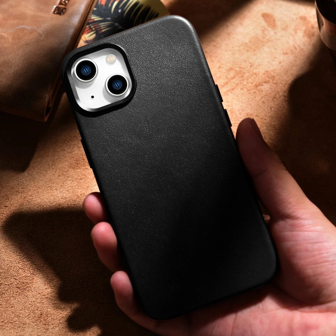 Mbështjellës iCarer për iPhone 14, lëkurë, MagSafe, i zi