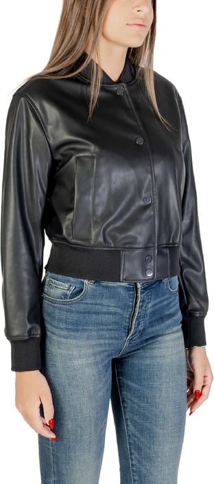 Jakne femra Armani Exchange, e zezë