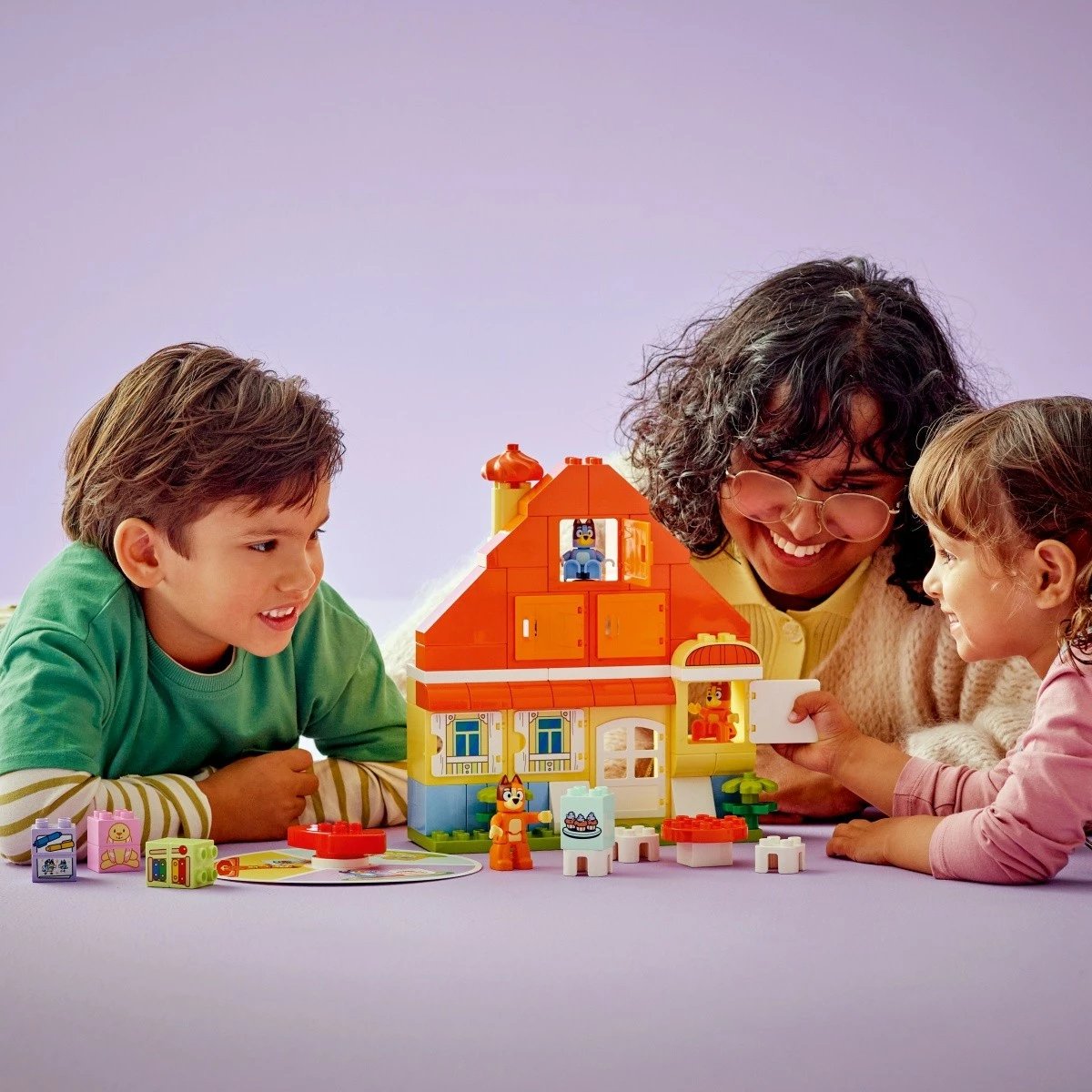 Set ndërtimi LEGO DUPLO Bluey Family House me lojë memorieje, 83 pjesë