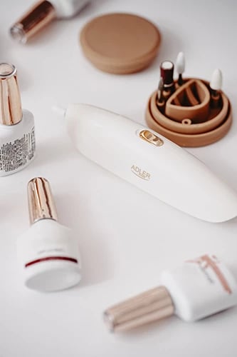 Frezë elektrike për thonj, Adler AD 2179, 5 në 1, pa tela, me dritë LED dhe kuti udhëtimi, e bardhë Frezë elektrike për thonj, Adler AD 2179, 5 në 1, pa tela, me dritë LED dhe kuti udhëtimi, e bardhë