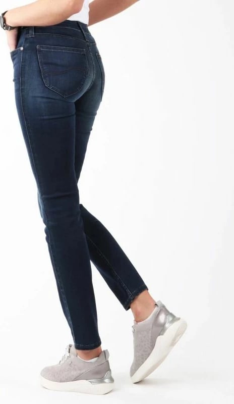 Xhinse Lee për femra, Pitch Royal