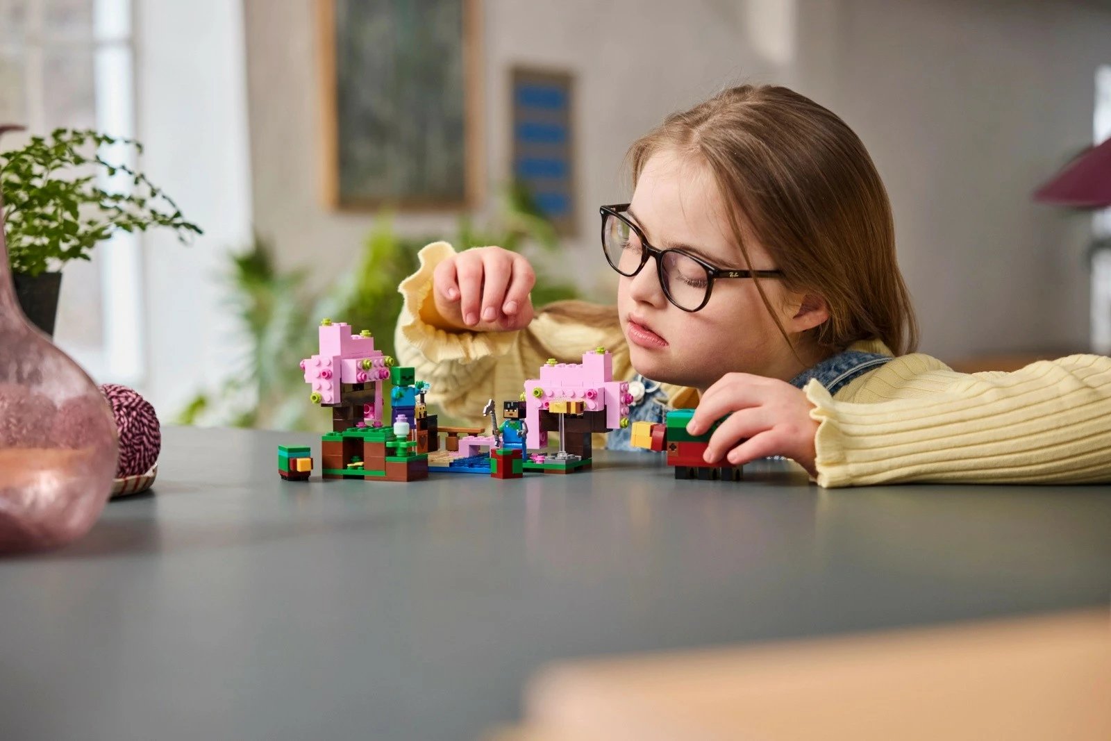 Set LEGO Minecraft Cherry Blossom Garden 21260, 304 pjesë, plastikë, për fëmijë 8+