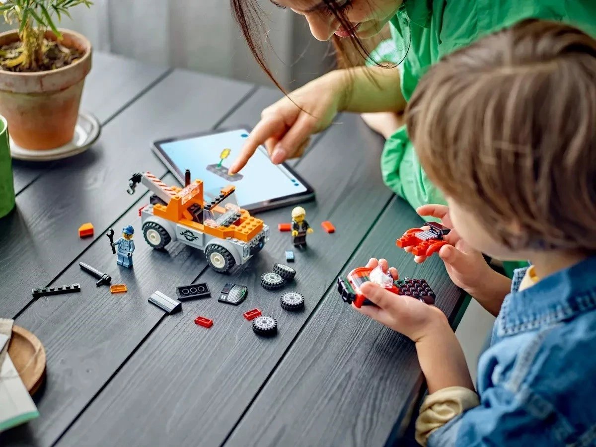 Set LEGO CITY 60435, Kamion tërheqës dhe veturë sportive