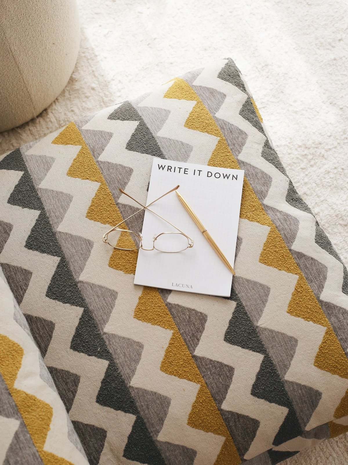 Jastëk Atelier del Sofa, dizajn zikzak, shumëngjyrësh