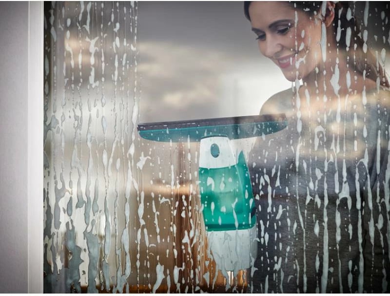 Set pastrues dritaresh me vakum, Leifheit Dry & Clean 51016, grykë 17 cm + bisht 43 cm, bateri Li-Ion 38 min, bardh e gjelbër