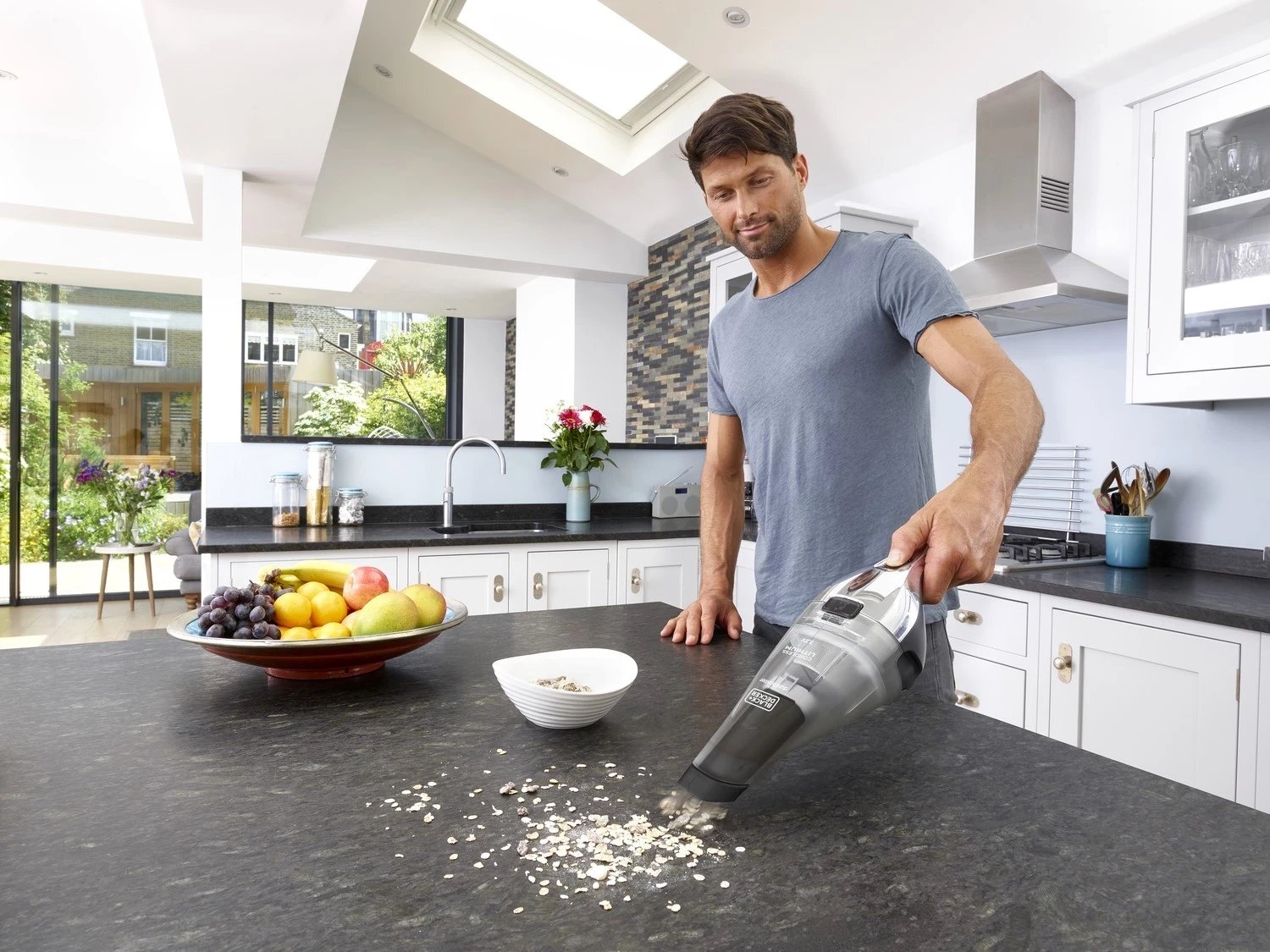 Fshesë dorëz Black&Decker, gri-argjendtë